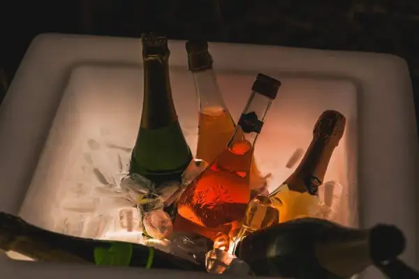 Butelka wina ile to piw? Zaskakujące fakty o alkoholu, które musisz znać