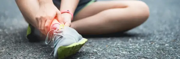 Skręcenie: Co to jest, objawy, pierwsza pomoc i leczenie