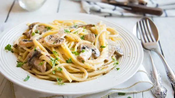 Odmierzanie spaghetti: Proste triki na idealną porcję (bez wagi!)