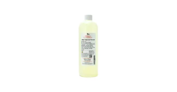 Butelka z płynem PEG-7 Glyceryl Cocoate, składnikiem kosmetyków, np. mydeł i szamponów.