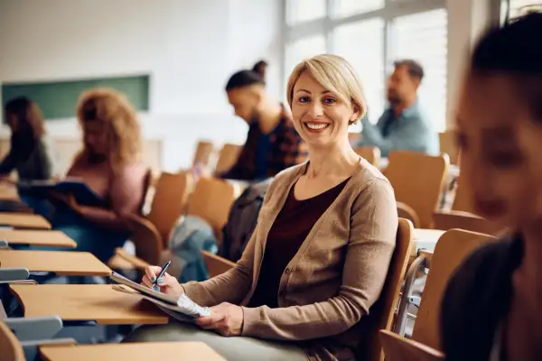 Czym się różni praca klasowa od sprawdzianu? Kluczowe różnice i porady