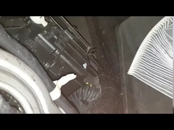 Jeep Cherokee KJ: Gdzie jest filtr kabinowy? Odpowiedź Cię zaskoczy!