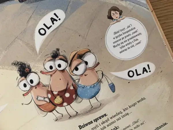 Ilustracja z książki logopedycznej dla 3 latka. Zabawne stworki mówią "OLA!", ucząc się przywitań.