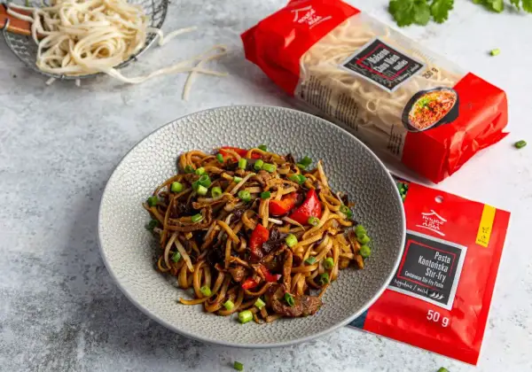 Gdzie kupić makaron chow mein? Sprawdź najlepsze miejsca w Polsce
