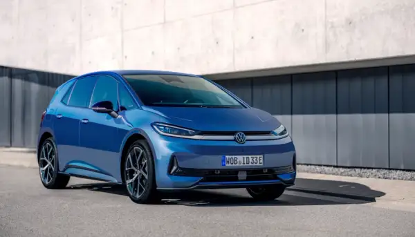 Volkswagen ID.3 azul eléctrico, listo para explorar con gran autonomía.