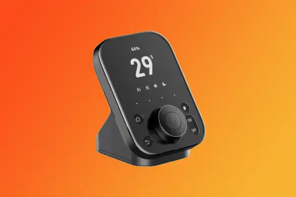 Thermostat noir avec écran affichant 29°C et 64%. Le hub SwitchBot est prêt à contrôler votre confort.