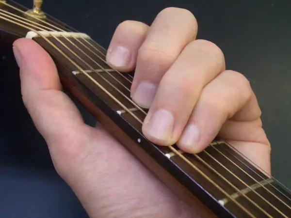 Jak łatwo zagrać chwyt F-dur na gitarze - techniki dla początkujących