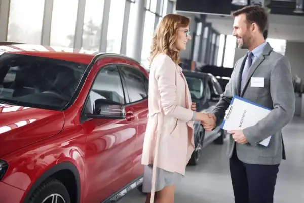 Ile zarabia dealer samochodowy? Odkryj wszystkie czynniki wpływające na wynagrodzenie.