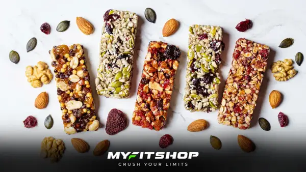 Barrette proteiche ricche di frutta secca e semi, ideali per uno snack energetico e per capire a cosa servono le barrette proteiche: un boost di nutrienti.