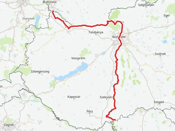 Trasa rowerowa EuroVelo 6 wzdłuż Dunaju, od Bratysławy przez Budapeszt po Szekszárd, z zaznaczonymi miastami i jeziorami.