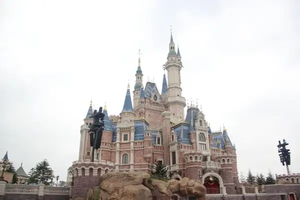 Ile kosztuje wejście do Disneylandu? Ceny biletów i oszczędności