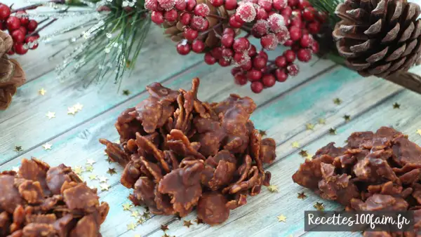 Délicieuses bouchées de recette corn flakes chocolat, parsemées d'étoiles dorées. Parfaites pour les fêtes !
