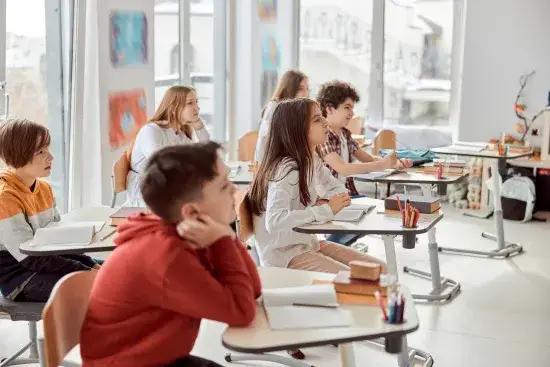 Czy pełnoletni uczeń może się zwolnić? Poznaj swoje prawa i zasady