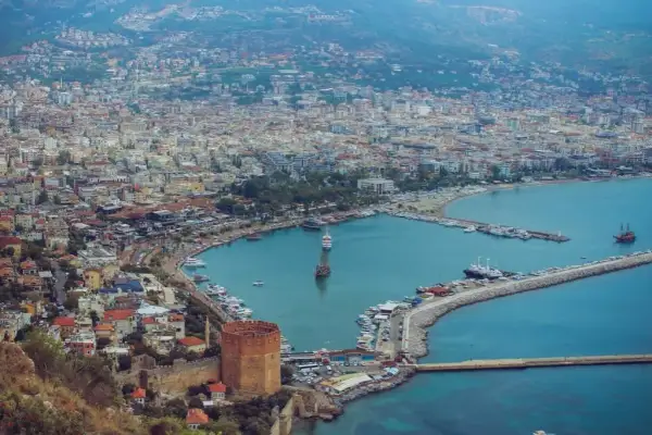 Antalya: Co zwiedzić poza plażami? Niezapomniane atrakcje i wskazówki