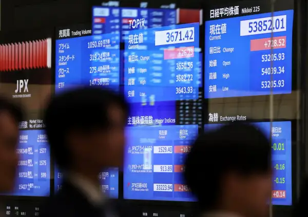 JPX, japoński rynek akcji, pokazuje dane z giełdy. Widoczne są indeksy Nikkei 225 i TOPIX, a także dane o wolumenie obrotu.
