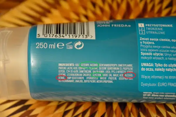 Skład kosmetyku John Frieda zawiera alkohol, np. Cetearyl Alcohol i Alcohol Denat.