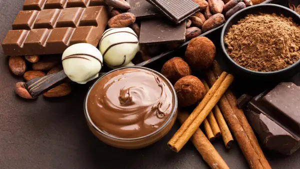 Czekolada: ile ma kcal? Gorzka, mleczna, biała wybierz świadomie!