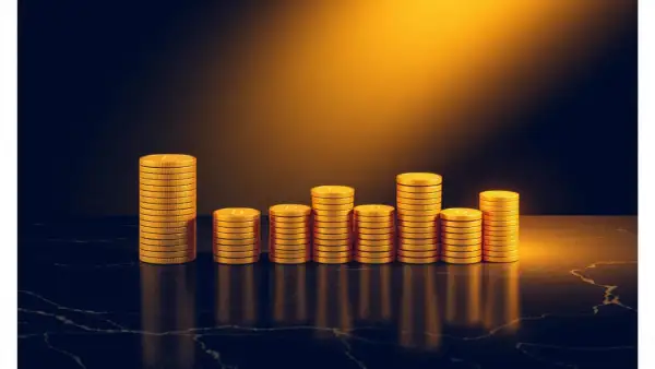 Staplar av guldmynt som visar en stigande trend, som symboliserar nya 3 12 regler och finansiell tillväxt.