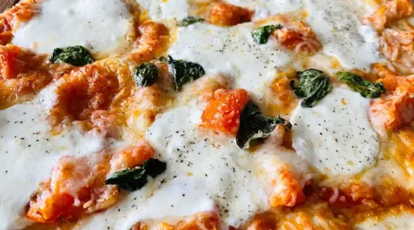 Czy mozzarella w zalewie nadaje się do pizzy? Oto prawda o jej użyciu