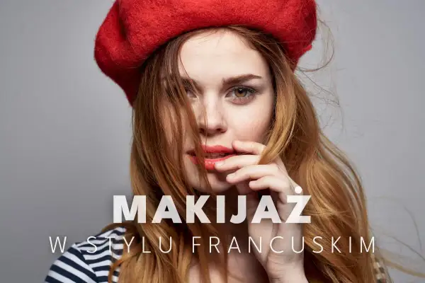 Kobieta w czerwonym beracie i paski na bluzce, zmysłowy makijaż francuski podkreślający usta.
