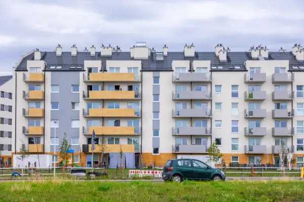 Nowe bloki mieszkalne w Krakowie. Zastanawiasz się nad cenami mieszkań w Krakowie? Oto przykład nowoczesnego osiedla.