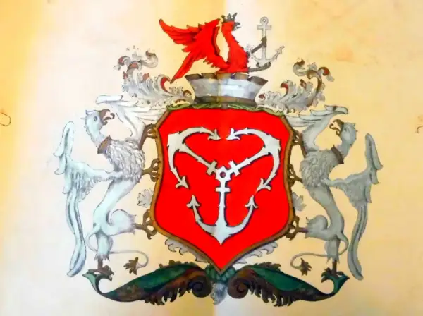 Herb Gdyni: czerwona tarcza z białym kotwicą, podtrzymywana przez dwa gryfy. Na górze czerwony gryf z koroną i kotwicą.