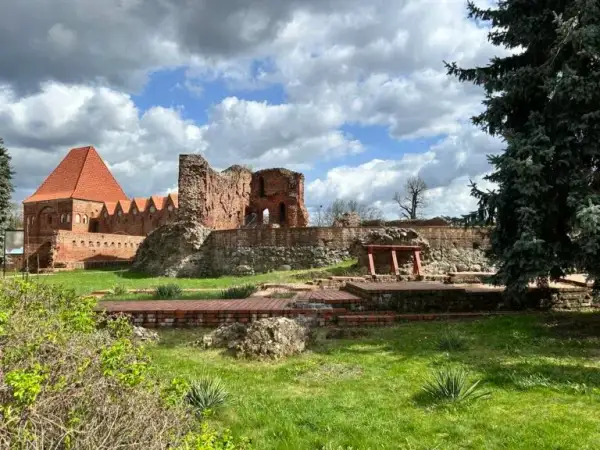 Zamek w Toruniu: Fascynująca historia i tajemnice, które musisz poznać