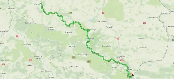 Zielona linia wyznacza centralny szlak Roztocza, prowadząc przez malownicze tereny od Kraśnika po Tomaszów Lubelski.