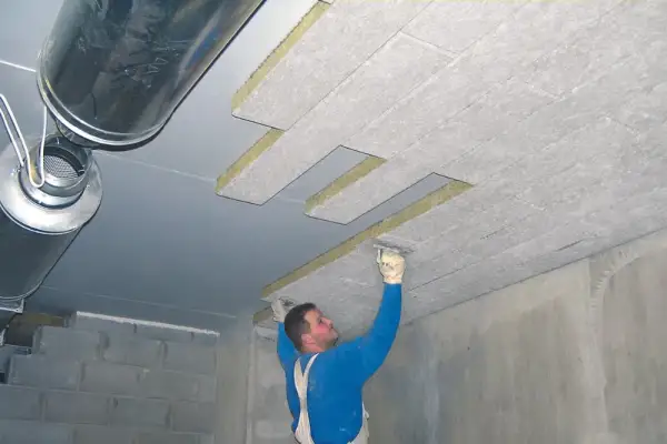 Jak ocieplić strop betonowy od spodu i uniknąć wysokich kosztów