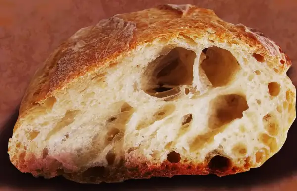 Un pain artisanal à la mie aérée et à la croûte dorée. Le secret pour savoir quel pain ne fait pas grossir ? Celui-ci, léger et savoureux !