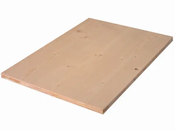 Planche de bois clair, un tripli épicéa aux veines fines et nœuds discrets, prête à être transformée.
