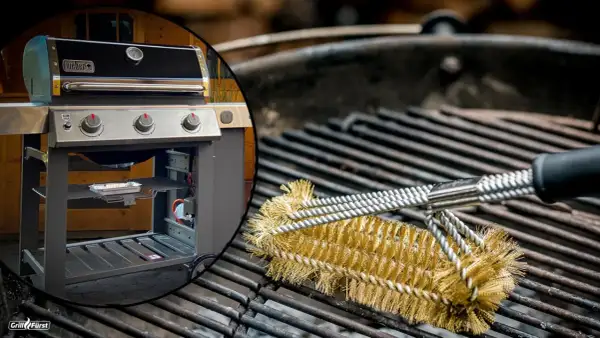 Weber Gasgrill reinigen: Eine Grillbürste aus Messing schrubbt die Roste. Links ist der Grill zu sehen.