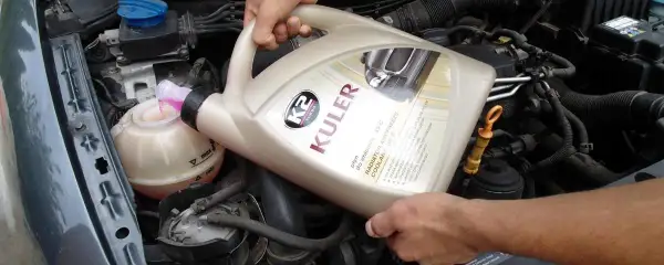 Ile wchodzi płynu do chłodnicy seicento 900? Uniknij błędów w wymianie
