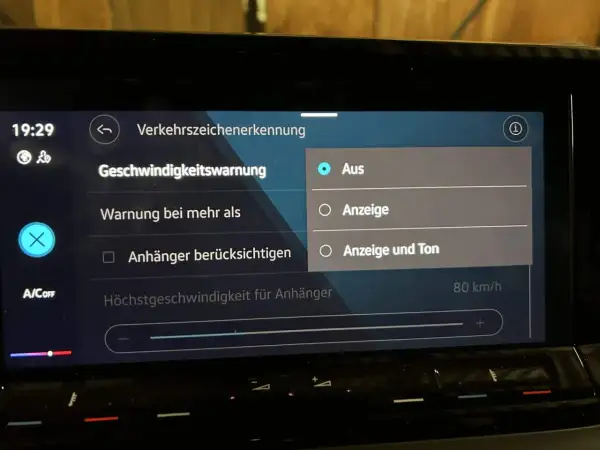 VW Geschwindigkeitswarnung deaktivieren: Im Menü "Verkehrszeichenerkennung" ist die Geschwindigkeitswarnung auf "Aus" gestellt.