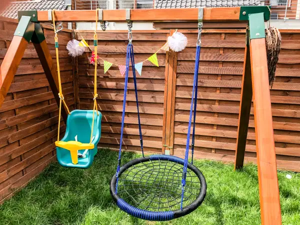 Jak naprawić huśtawkę bocianie gniazdo? Poradnik DIY i bezpieczeństwa.