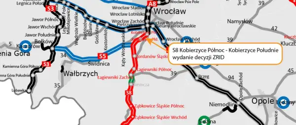 Mapa drogowa Dolnego Śląska z zaznaczonymi drogami S3, S5, S8 i A8. Widać m.in. Wrocław, Wałbrzych, Świdnicę, Legnicę i Opole. Wyróżniono odcinek S8 Kobierzyce Północ - Kobierzyce Południe.