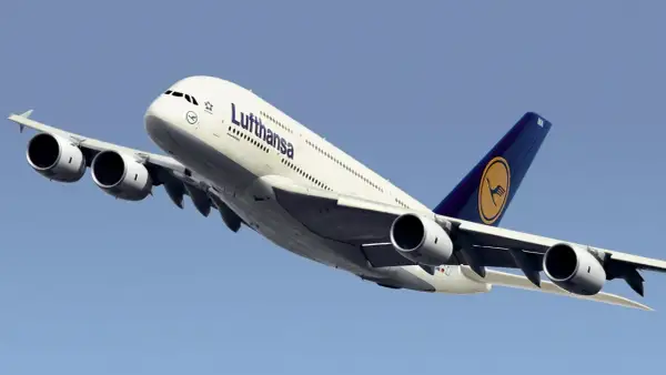 Ein A380 Airbus der Lufthansa hebt ab.