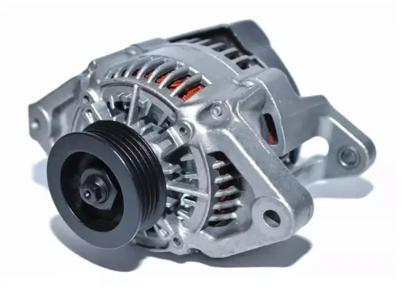 Alternador de coche plateado con polea negra, listo para dar energía a tu vehículo.