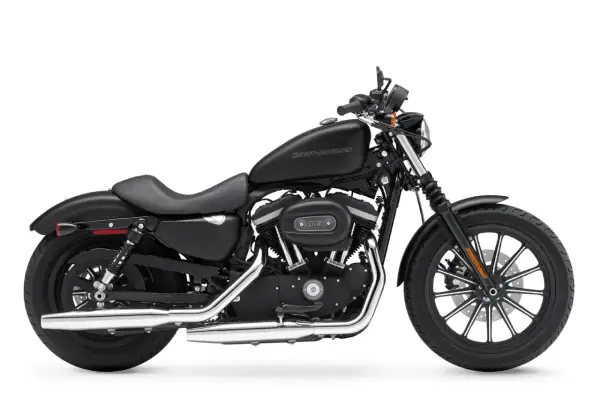 Czarny Harley-Davidson Sportster 883. Zastanawiasz się, jaki chopper jest najmniej awaryjny? Ten model to solidny wybór.