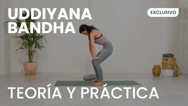 Mujer en postura de yoga, aprendiendo los **uddiyana bandha beneficios**. Texto "Teoría y Práctica" y "Exclusivo".