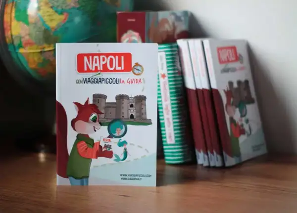 Libri sulla storia di Napoli per bambini, con una volpe che guida alla scoperta del Maschio Angioino.