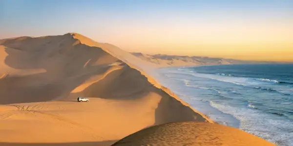 Pogoda w Afryce: Kiedy jechać na safari, plażę i pustynię?