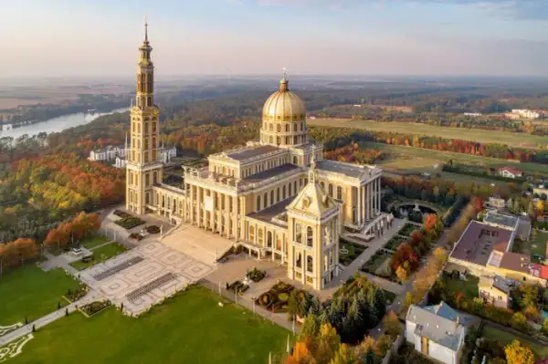 Ile ziemi ma kościół w Polsce? Zaskakujące fakty o majątku kościelnym