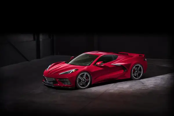 Czerwony Chevrolet Corvette C8 w garażu. Sprawdź aktualną corvette c8 cena i specyfikację.