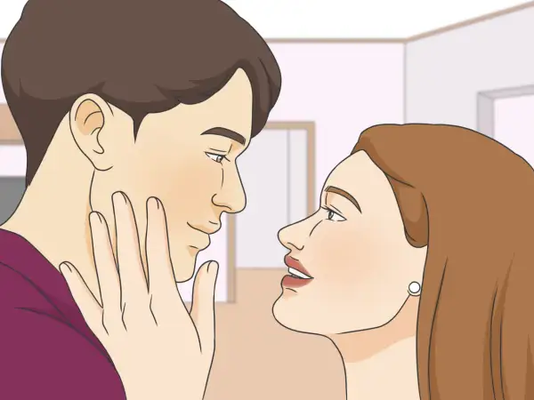 Un uomo e una donna si guardano intensamente, un momento intimo che potrebbe essere l'inizio di come avere una fidanzata.
