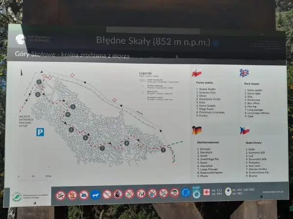 Mapa Błędnych Skał z legendą i nazwami formacji skalnych. Informacje o biletach i parkingach.