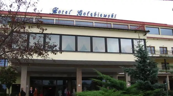 Hotel Gołębiewski w Mikołajkach - kiedy powstał i jego historia