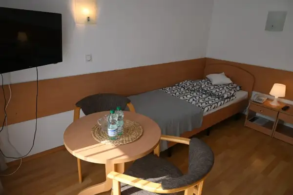 Komu przysługuje pokój jednoosobowy w sanatorium? Sprawdź warunki.