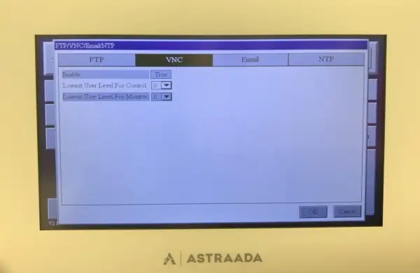 Ekran konfiguracyjny astraada hmi z opcjami VNC, FTP, Email, NTP. Włączono VNC, ustawiono poziomy dostępu.