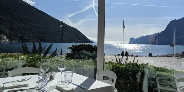 Gdzie zjeść w Desenzano del Garda? Najlepsze restauracje z widokiem